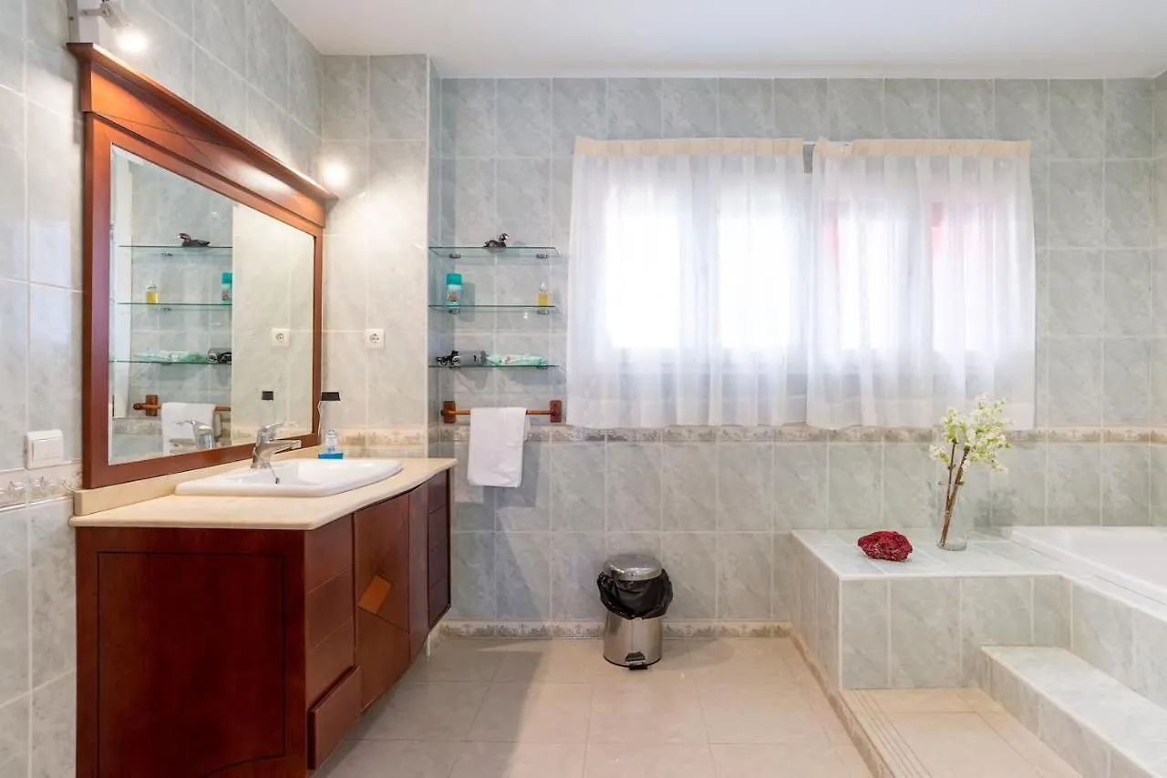 Livemalaga Terrace & Beach Grand House 0*,